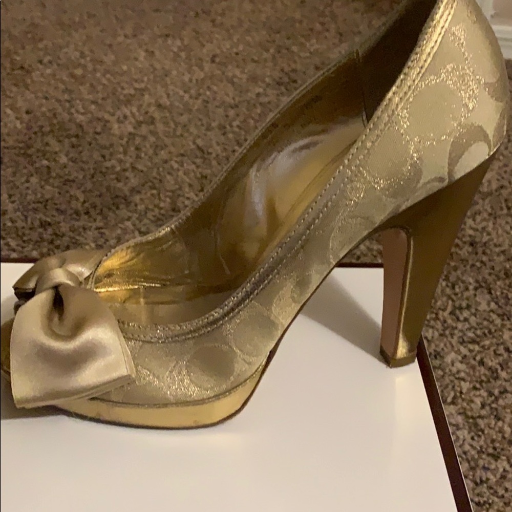 Coach gold heels - Picture 3 of 8